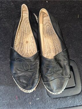 CHANEL Black Leather Espadrille Flats with Interlocking CC
